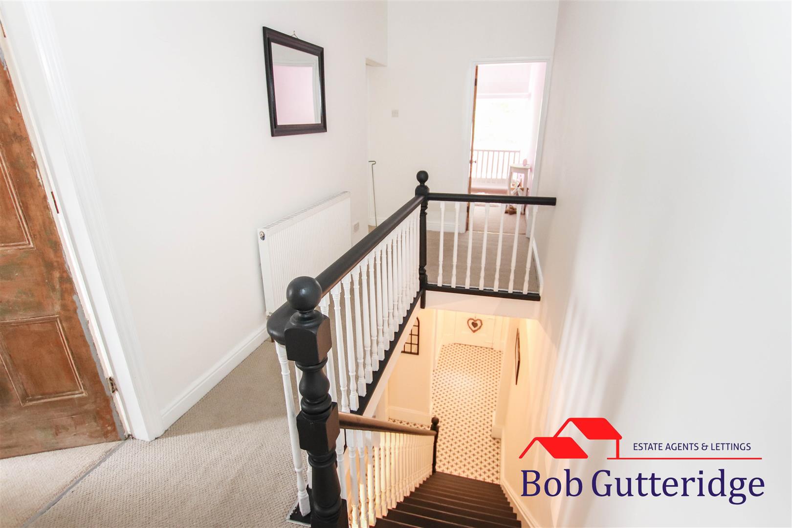 FIRST FLOOR LANDING